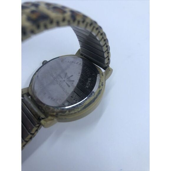 Isaac Mizrahi Watch Women 38mm Leopard Print Stretch Band. Needs Battery - Picture 9 of 14